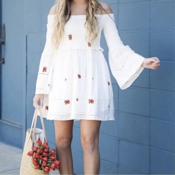 Free People Dresses & Skirts - Free People Ivory Counting Daisies Embroidered Floral Smock Mini Dress Small